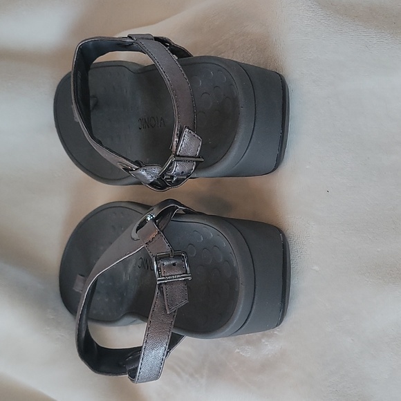 VIONIC pewter grey wedge thong sandals sz. 8 excellent shape!! - Picture 3 of 10